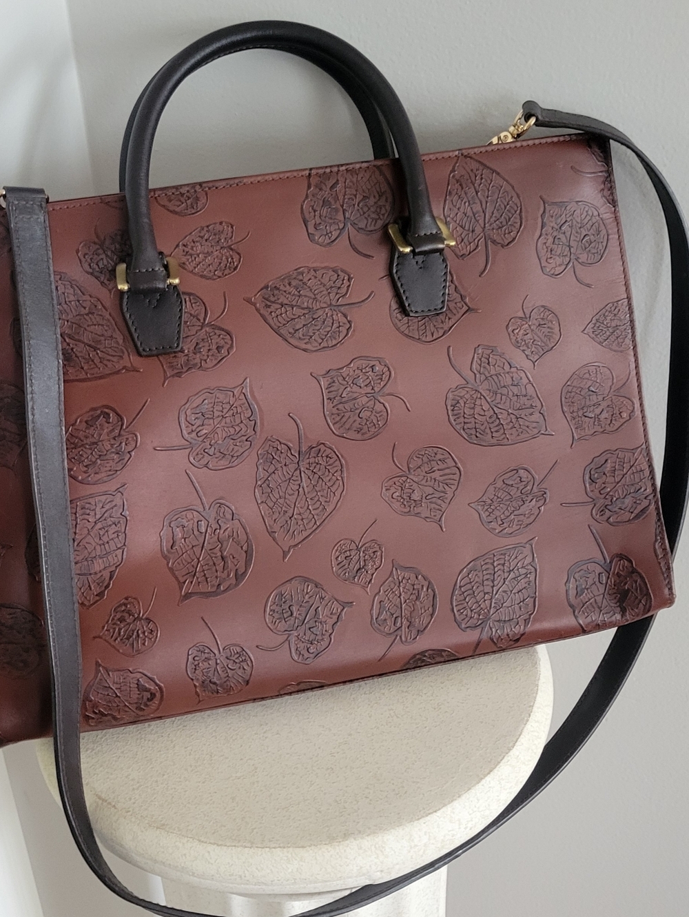 SCULLY Women’s Brown Leaf-Embossed Leather Tablet Bag Crossbody - Picture 3 of 7